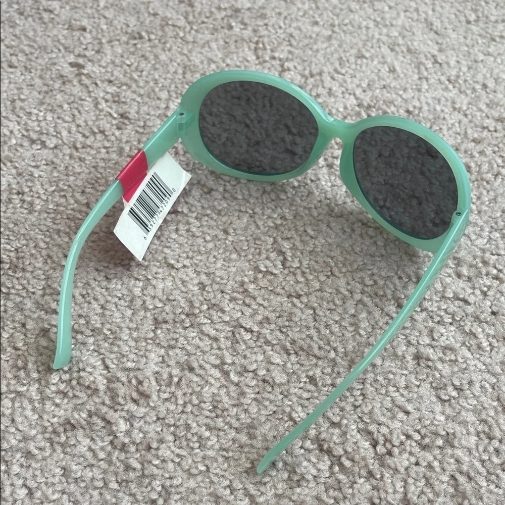 NWT Chic Mint Green Women's Sunglasses